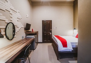 RedDoorz Plus Near Mall Slipi Jaya