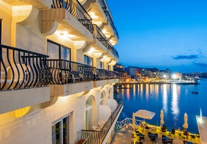 Gillieru Harbour Hotel