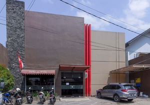 RedDoorz Near Pasar Pagi Cirebon