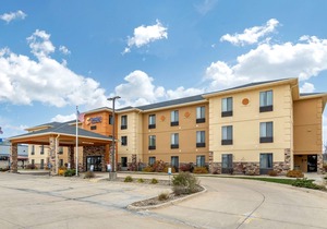 Comfort Inn & Suites Cedar Rapids North - Collins Road