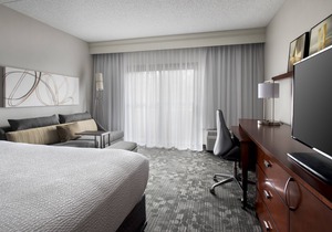Courtyard by Marriott Lincroft Red Bank