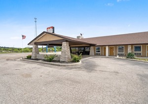 OYO Hotel Junction TX I-10