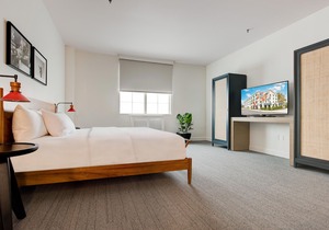 Elwood Hotel & Suites