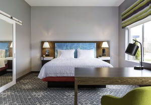 Hampton Inn & Suites Pittsburgh New Stanton PA