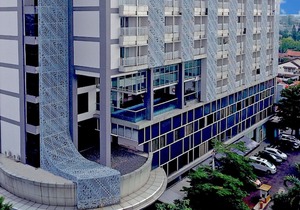ASTON Bellevue Radio Dalam