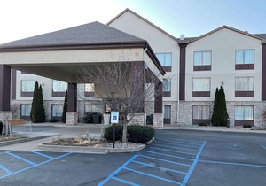 Days Inn & Suites by Wyndham Onalaska/La Crosse