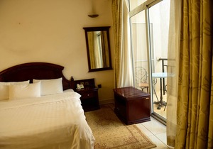Have a Brilliant Experience Wail Staying in This Standard Suite