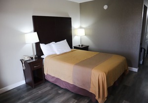 Days Inn by Wyndham Moulton