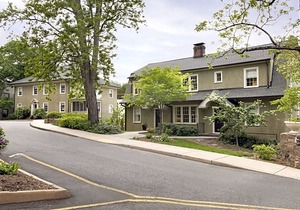 Oakhurst Inn