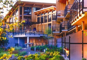 Brentwood Bay Resort & Spa