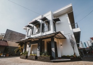 RedDoorz Plus Near Mall Slipi Jaya