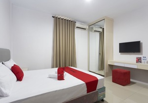 RedDoorz Plus Near Cilandak Town Square 2