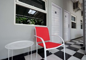 RedDoorz Near Solo Square 3