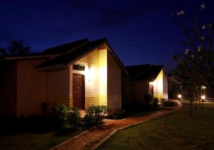 Baan Rim Klong Resort