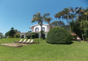 Bizafrika Guest Lodge & Conference Center