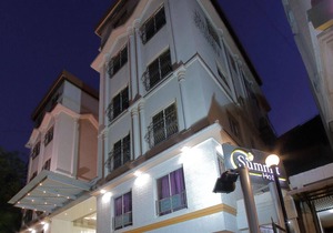 Hotel Summit