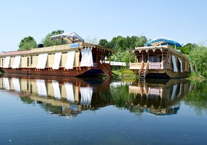 Peacock Houseboats