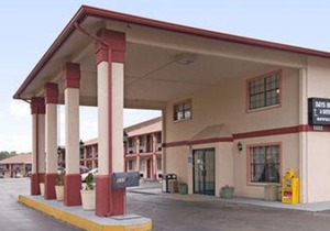 Days Inn & Suites by Wyndham Marshall