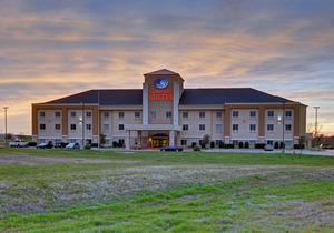 Quality Suites Near Cedar Creek Lake