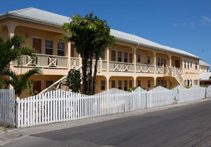 Connie's Comfort Suites