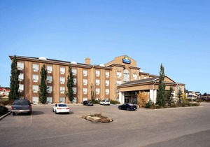 Days Inn & Suites by Wyndham Strathmore