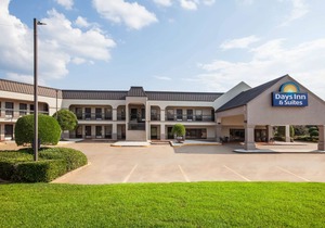 Days Inn & Suites by Wyndham Tyler
