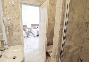 Flos Guest House