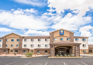 Comfort Inn & Suites Page at Lake Powell
