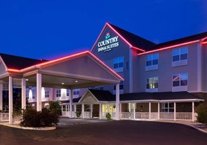 Country Inn & Suites by Radisson, Marinette, WI