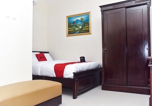 RedDoorz Syariah Near Gelora Delta Sidoarjo 2