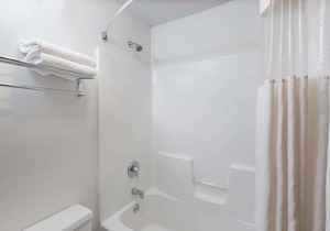 Days Inn by Wyndham Pierre