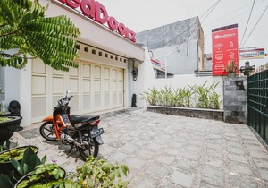 RedDoorz Syariah Near Gelora Delta Sidoarjo