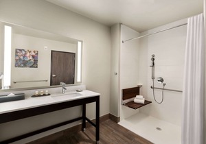 La Quinta Inn & Suites by Wyndham Burlington