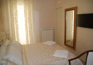 Daphnae House