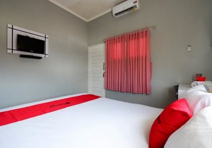 RedDoorz Near Solo Square 3