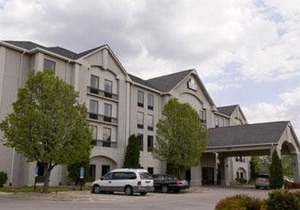 Days Inn & Suites by Wyndham Cedar Rapids