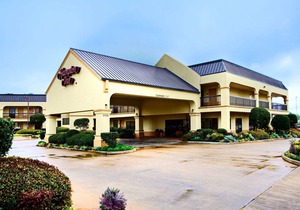 Days Inn & Suites by Wyndham Tyler