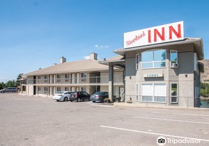 Riverland Inn & Suites