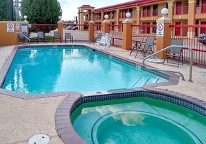2-Star Hotel ∙ Econo Lodge Inn & Suites West – Energy Corridor
