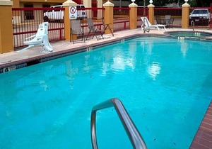 2-Star Hotel ∙ Econo Lodge Inn & Suites West – Energy Corridor