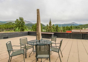 Shuttle to lifts from condo w/ panoramic views & shared pool/ hot tub!