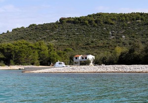 Two bedroom apartment with terrace and sea view Cove Mala Lamjana, Ugljan (A-827-b)