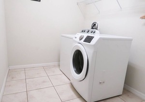 Modern 9 Bed 6 Bath House - Fully equipped home with pool, amenities & more