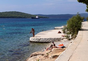 One bedroom apartment near beach Bobovišća na Moru, Brač (A-5683-b)