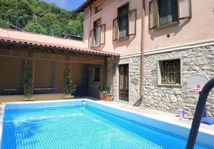 VILLA with pool and garden near to BELLAGIO