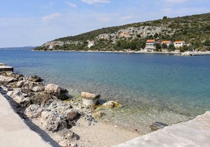One bedroom apartment with terrace and sea view Drvenik Veliki, Drvenik (A-16377-d)
