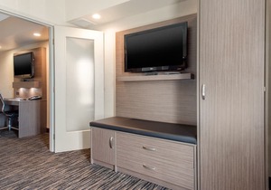 Clarion Hotel & Suites