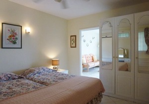 Golden View Apartment 405 Holetown, St. James Barbados