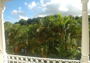 * SHIMMERS * A stunning, stylish West coast villa close to Mullins beach