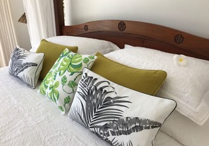 * SHIMMERS * A stunning, stylish West coast villa close to Mullins beach